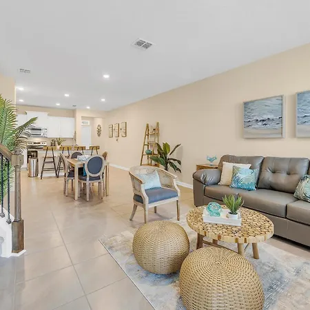 Tranquil Escape Bdr Townhome Close To Beach Game Room
